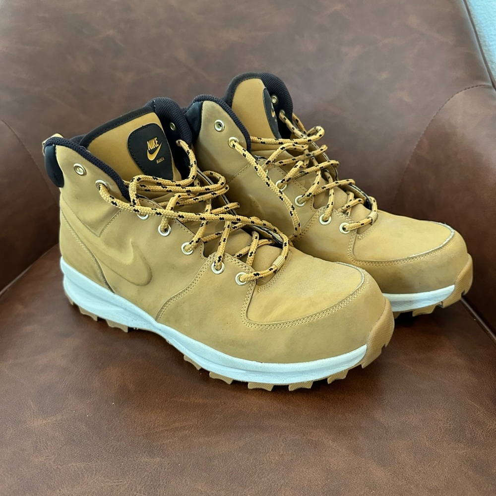 Nike Men's Tan Hiking Boots